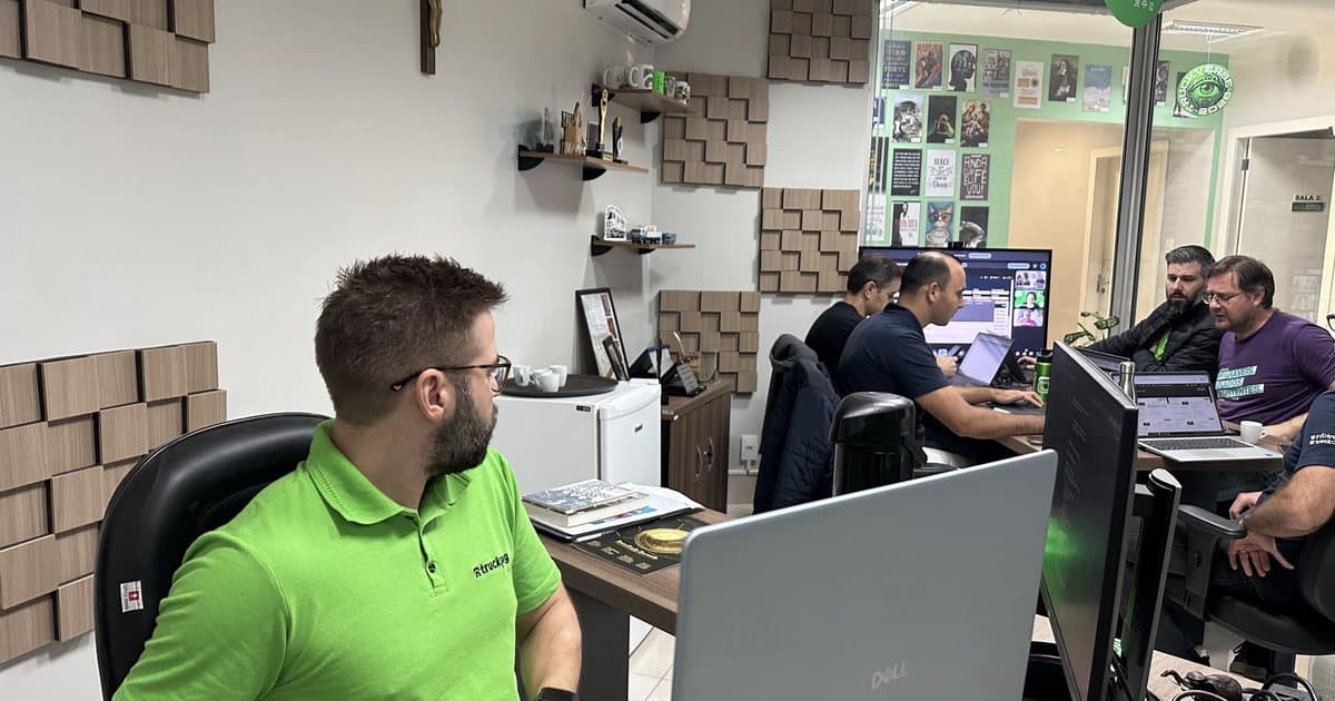 Kassio Seefeld trabalhando junto com o time na operação da TruckPag