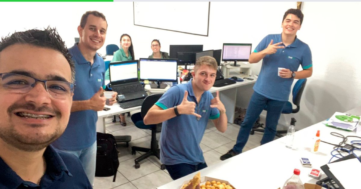 Equipe da TruckPag trabalhando nos primeiros anos da empresa